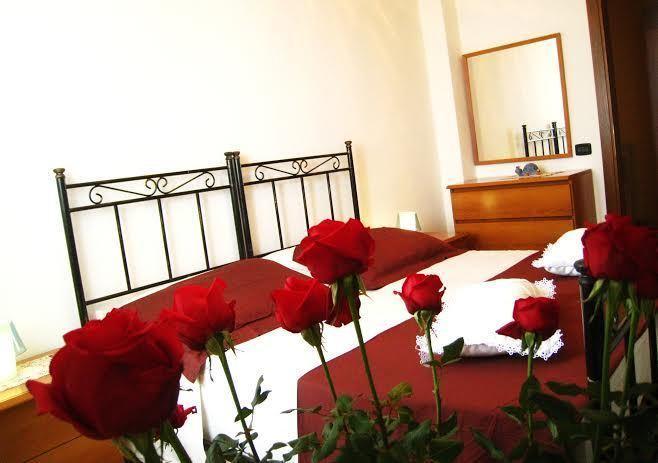 Bed And Breakfast Due Leoni Тори дел Бенако Стая снимка